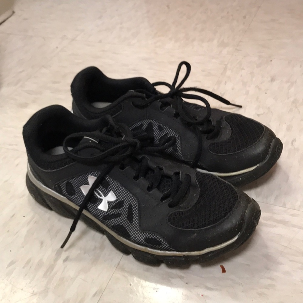 Black Under Armour Tennis Shoes